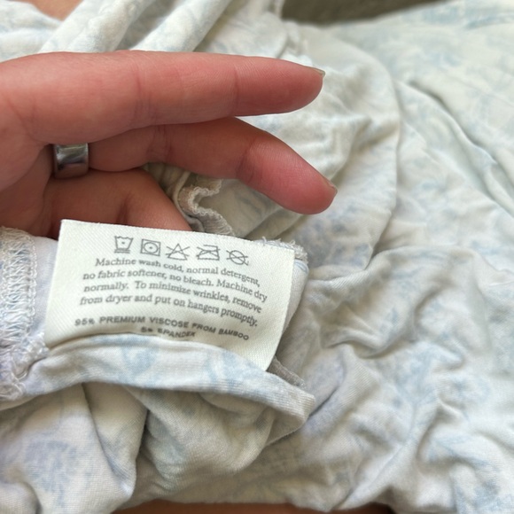 Cozy Earth White & Blue Floral Stretch Knit Long Sleeve Pajamas - Picture 7 of 7